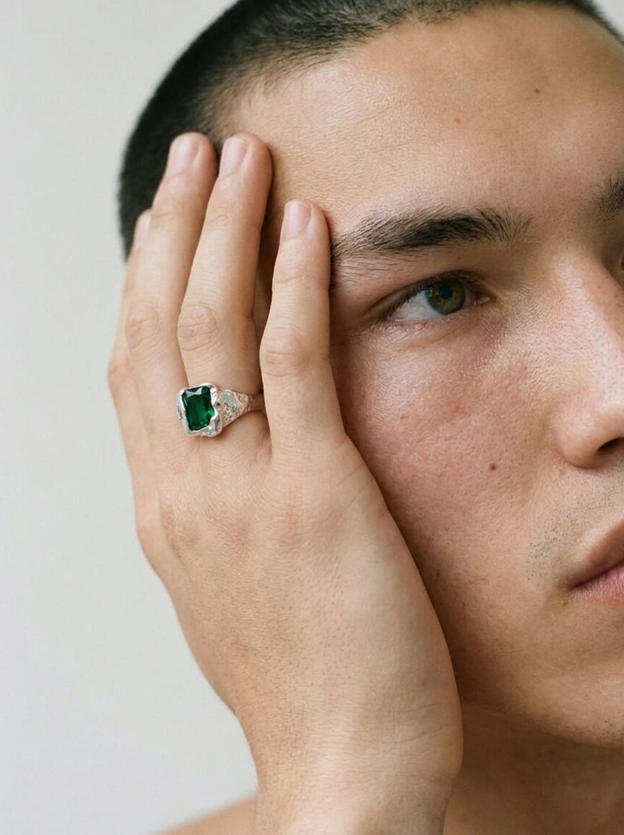 Anillo del Iaio ring – Silver / Emerald