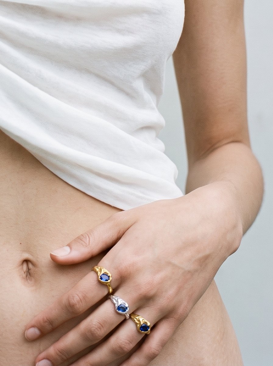 Clavel ring – Sapphire