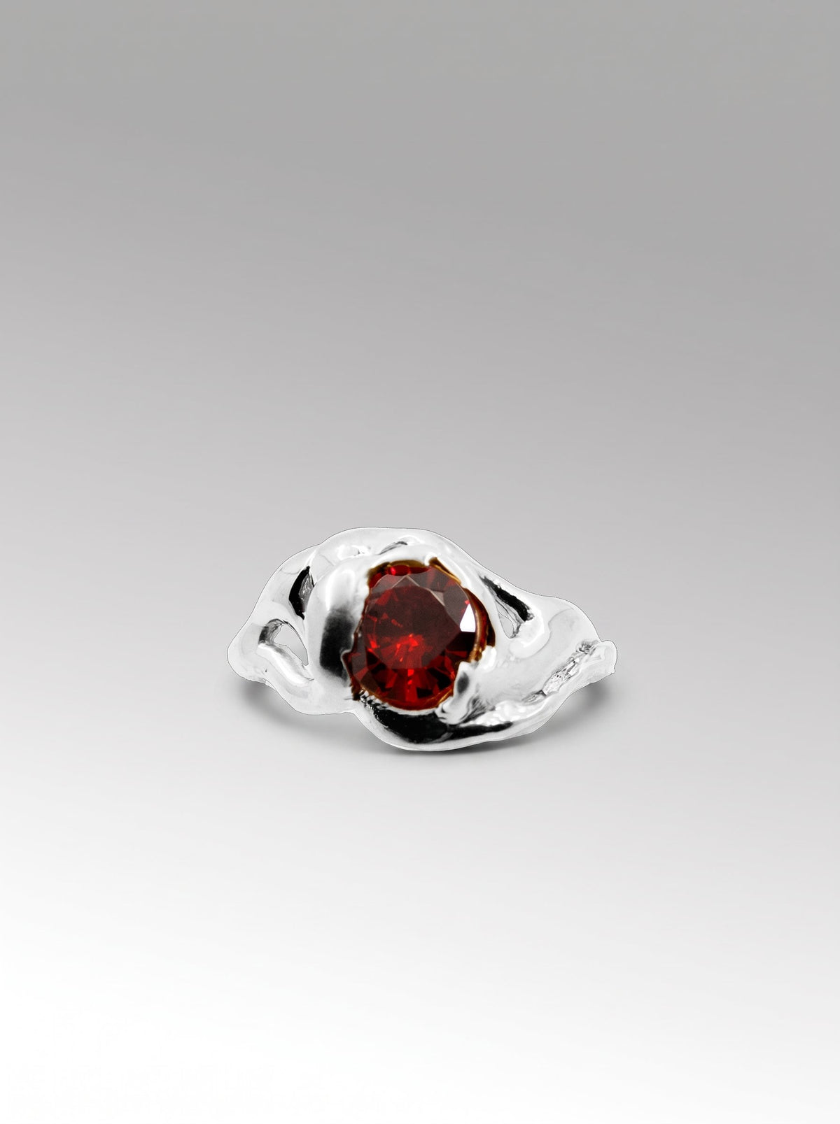 Dalia ring – Silver / Garnet