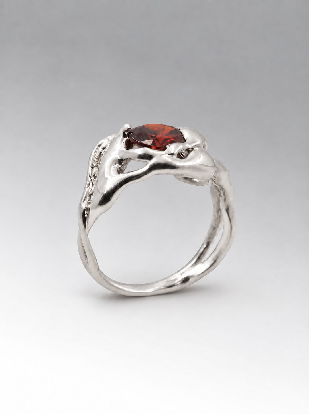 Dalia ring – Silver / Garnet