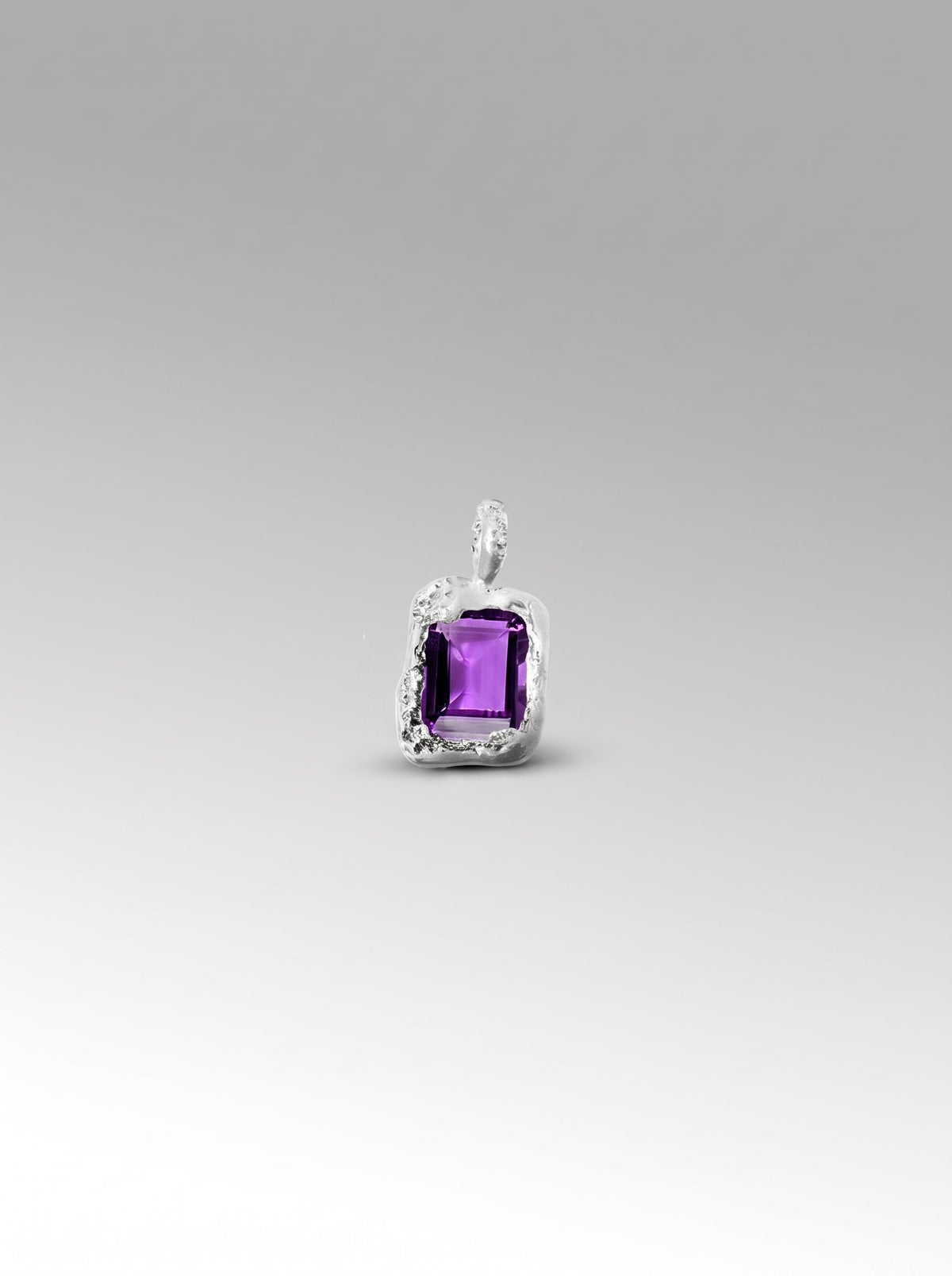 Iaio Charm – Silver / Amethyst