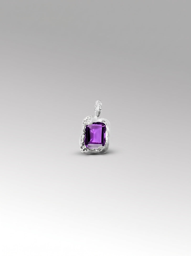 Iaio Charm – Silver / Amethyst