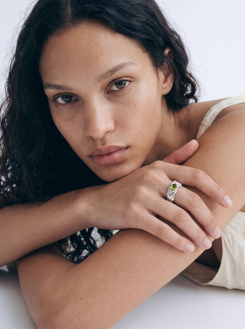 Medusa ring – Silver / Peridot