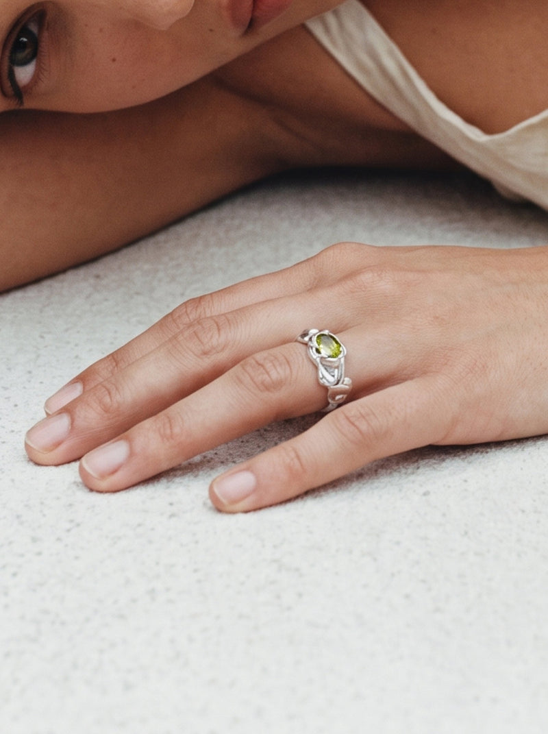 Medusa ring – Silver / Peridot