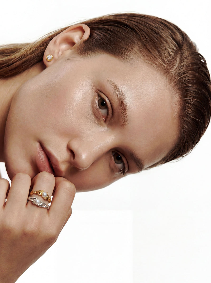 Semillas earrings – Gold Plated / White